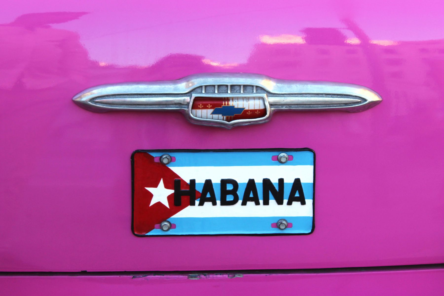 Hlavné mesto Kuby La Habana staré americké auto